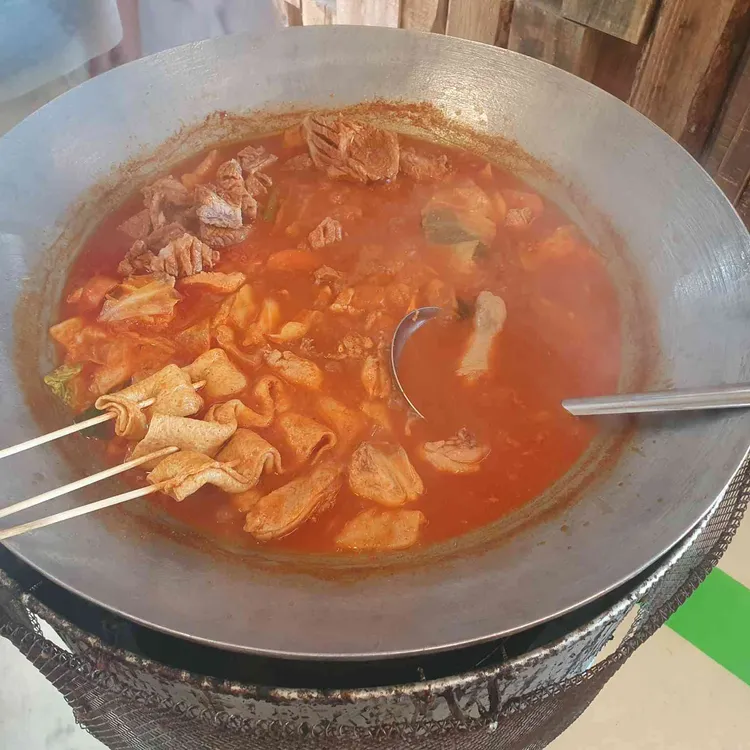 솥뚜껑 닭볶음탕 사진 1