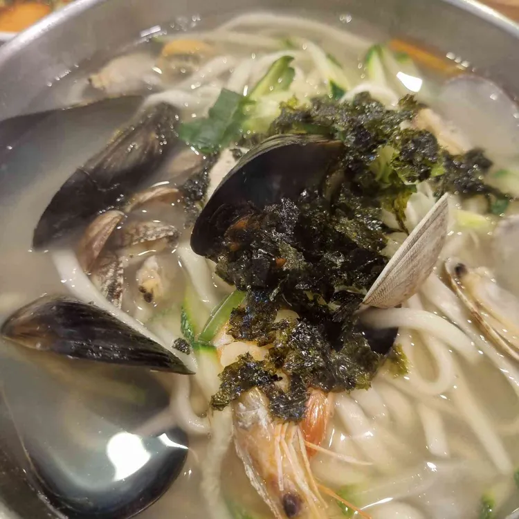 얼큰수제비해물칼국수 대표 사진