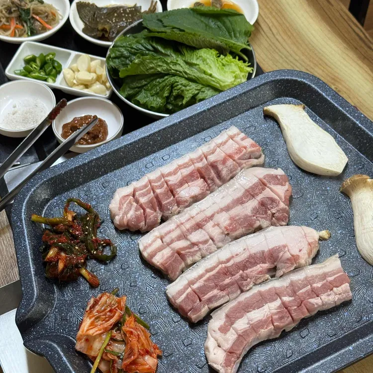 신라숯불흑돼지식당 대표 사진