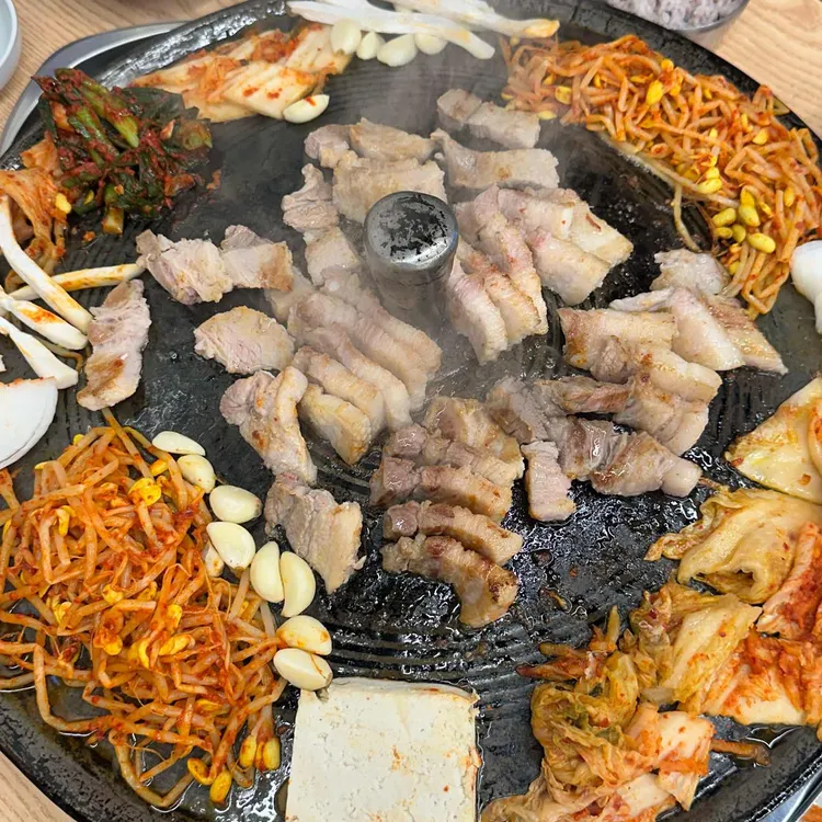 싹쓰리 솥뚜껑 김치삼겹살 사진 1