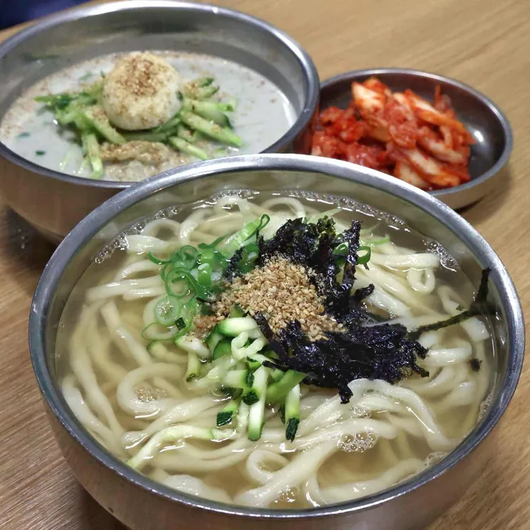 탑골칼국수 대표 사진