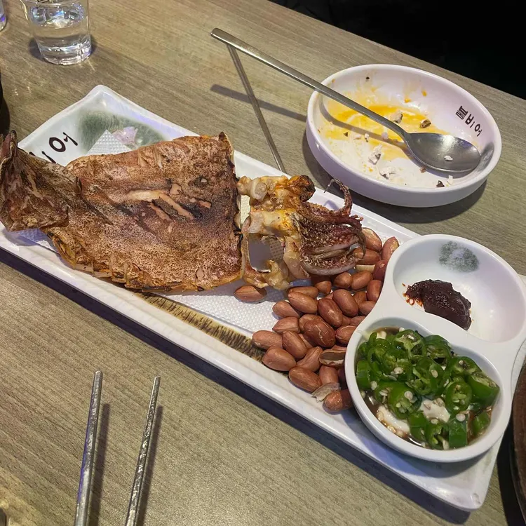 붐비어 대표 사진