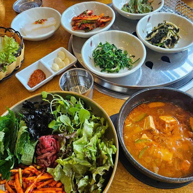 소나무가 있는 풍경 사진 1
