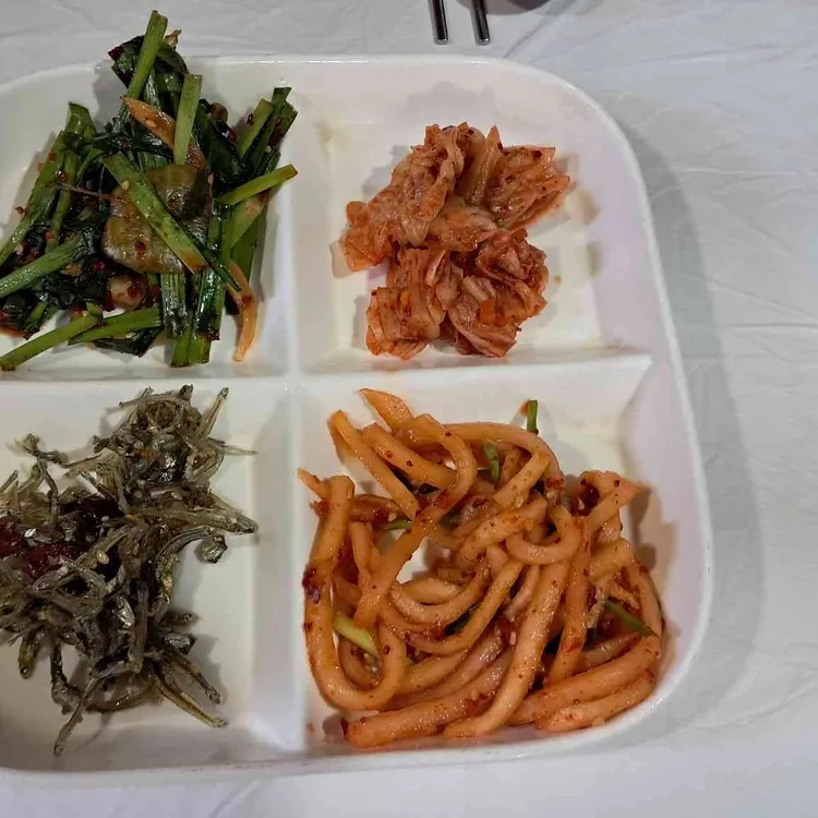 푸짐한 김치 감자탕 사진 2