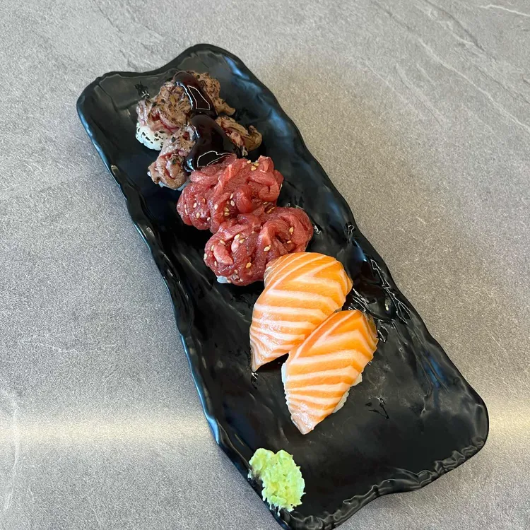 육회바른연어 사진 1