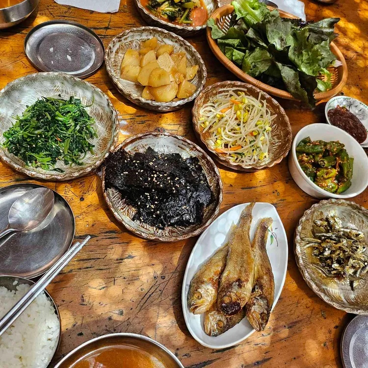길모퉁이 대표 사진