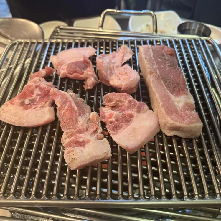명품돼지집부속전문 사진 2