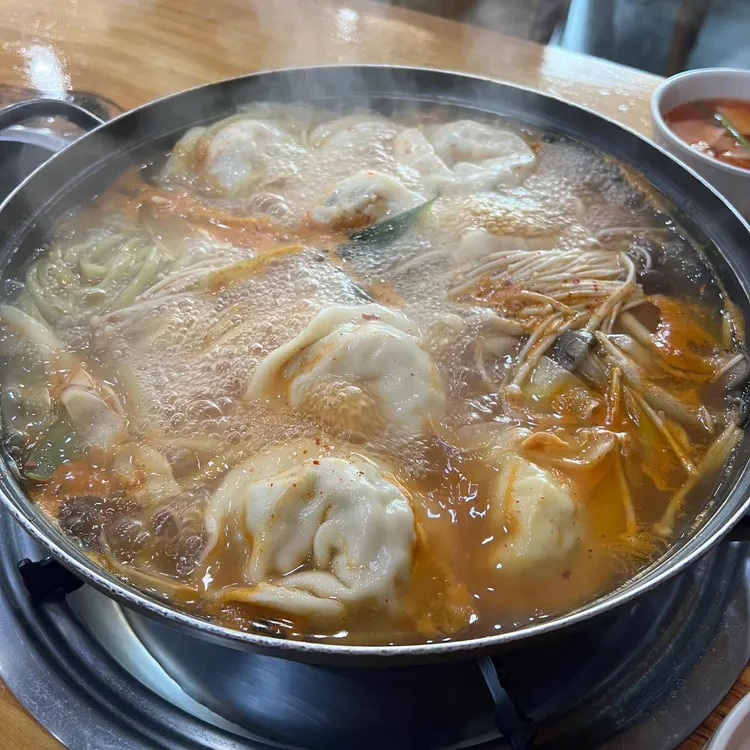 황해도김치만두전골 사진 2