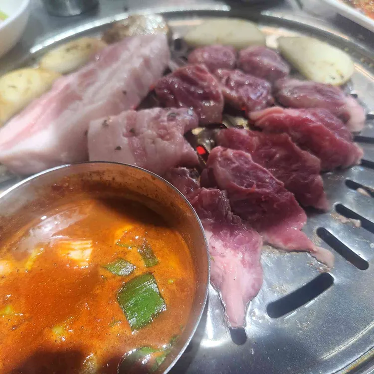 꿀꿀이네연탄 대표 사진