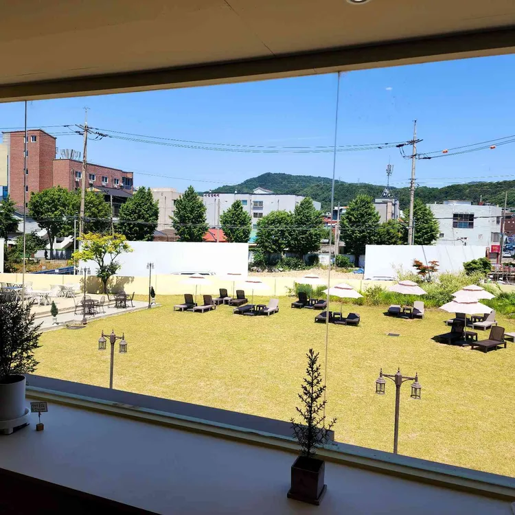 앳니스 대표 사진