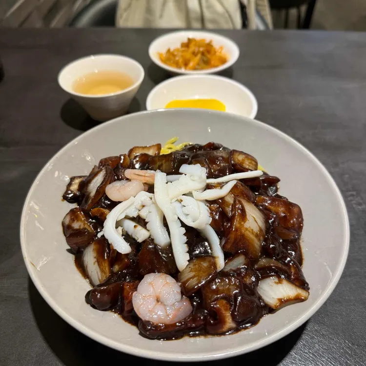 동천홍 사진 1