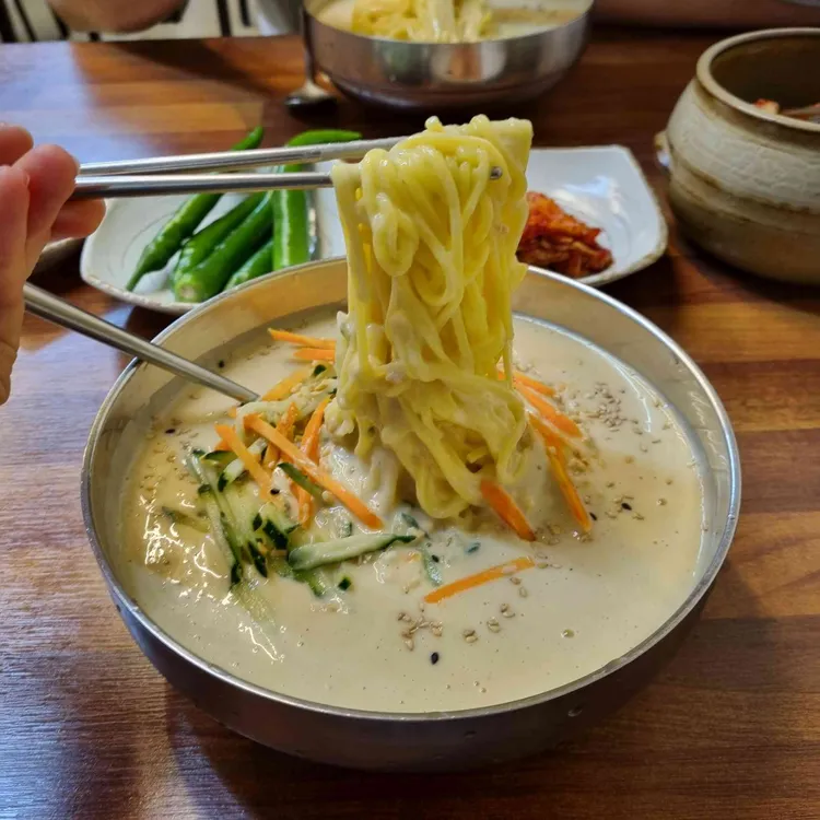 앞산할매손칼국수 대표 사진