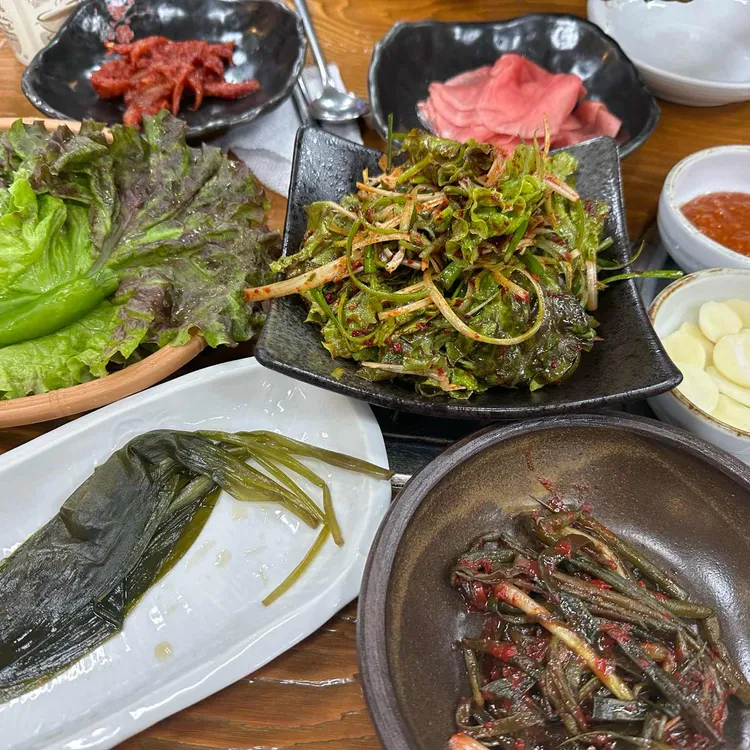 돌판김치생삼겹한점 대표 사진