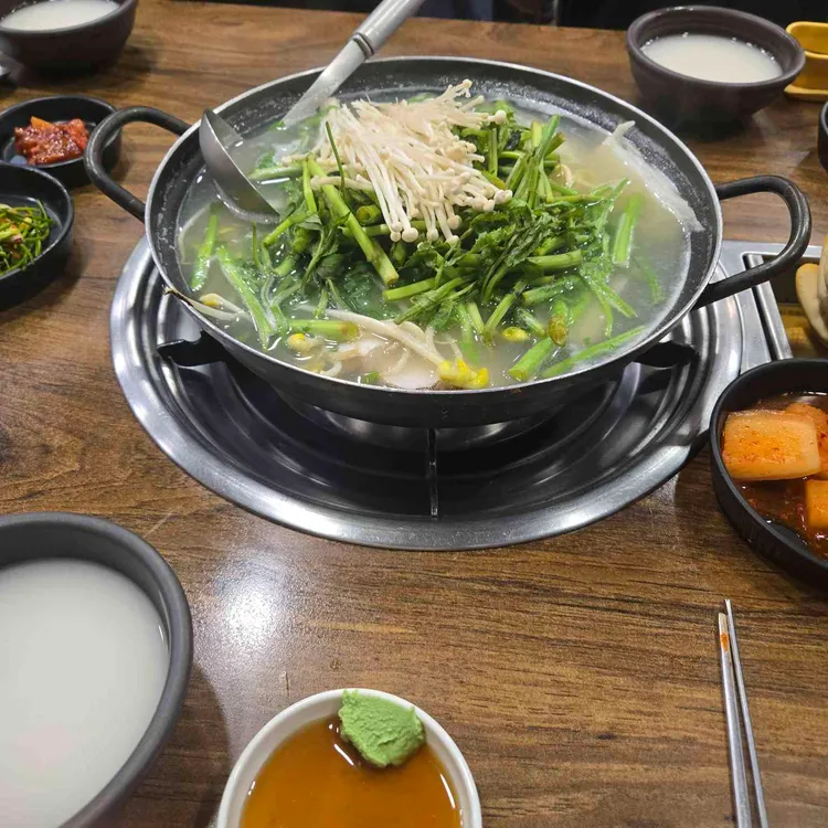 속초항뱃머리 사진 1
