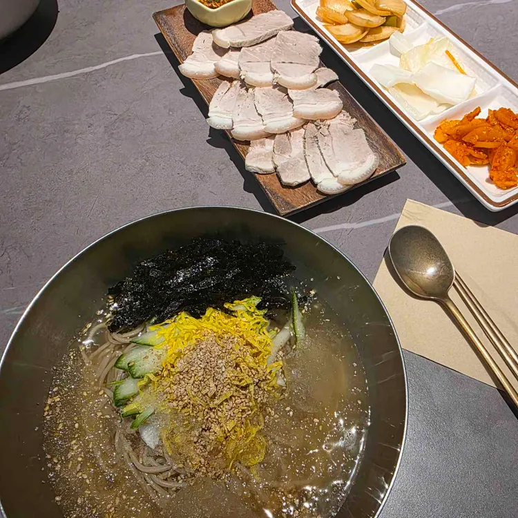 육타 사진 2