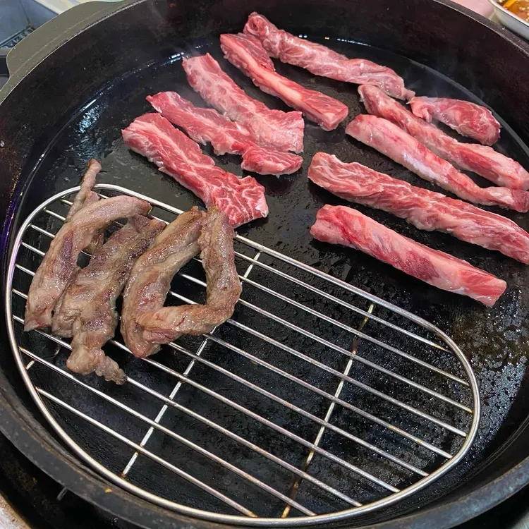 춘자네 암소한우농장 대표 사진