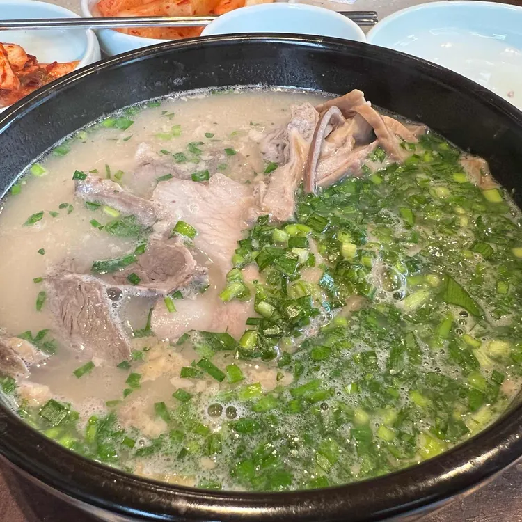 엄용백 돼지국밥 사진 2