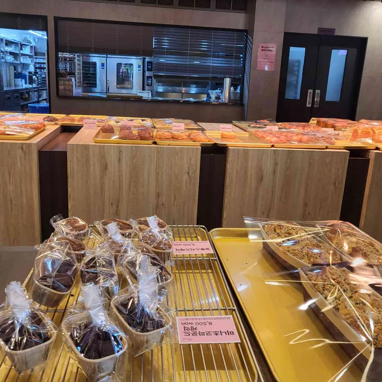 피첼로비앤디 대표 사진