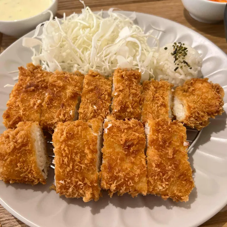 카츠살룬 사진 2