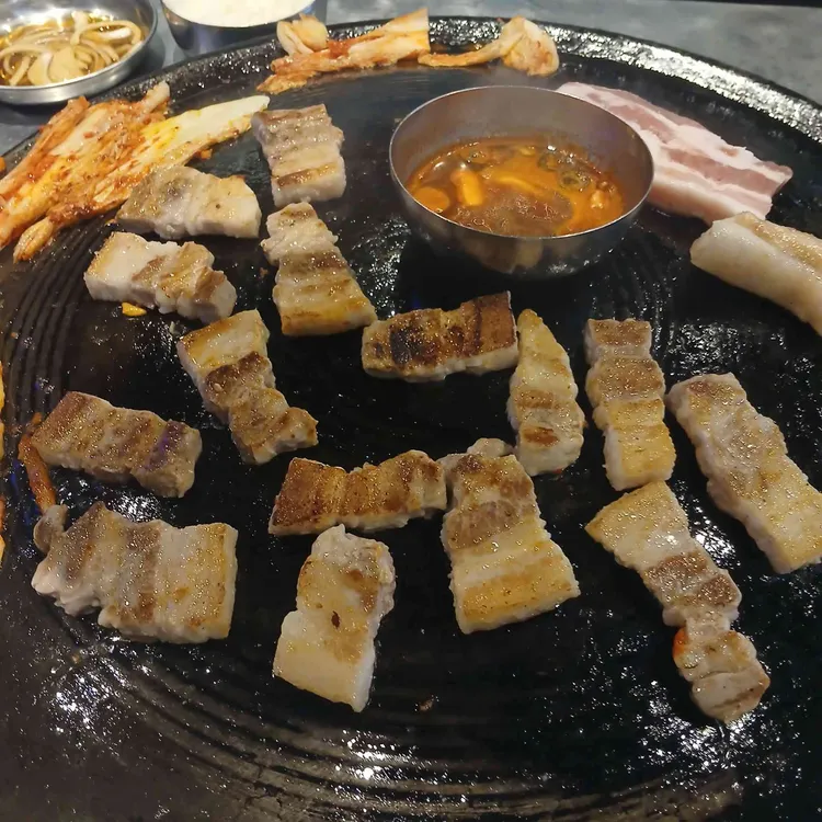나쁜돼지 대표 사진