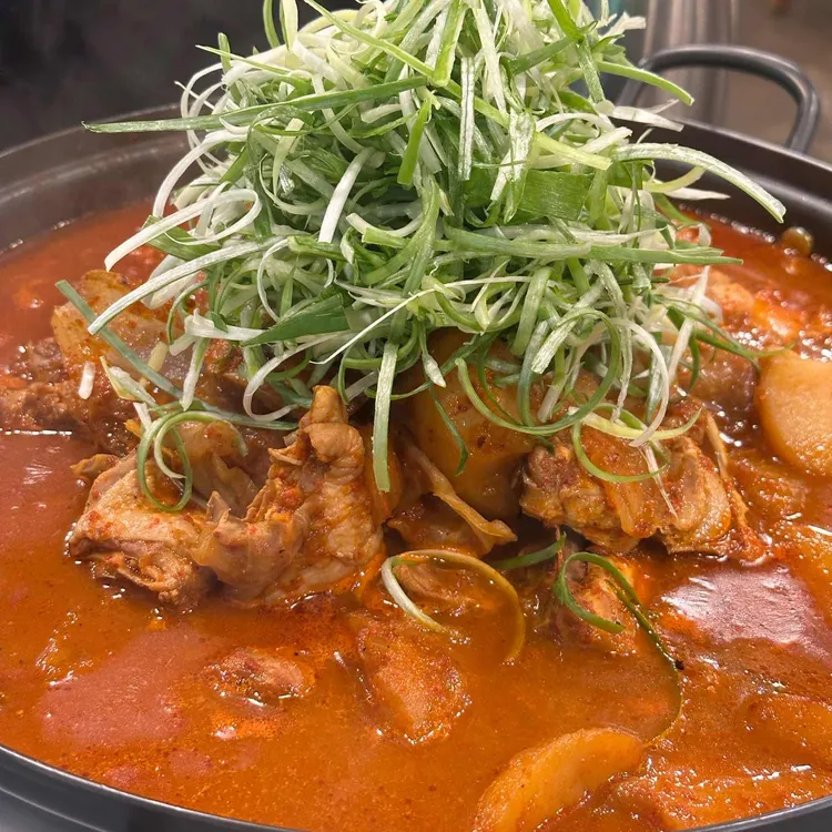 솥뚜껑닭볶음탕 사진 1