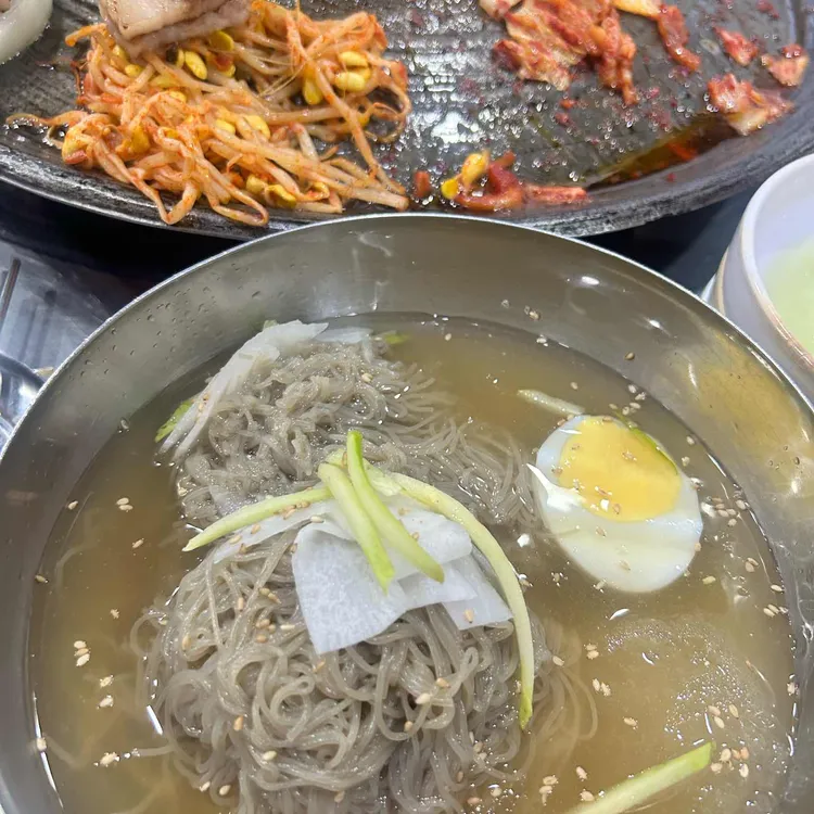 옛날왕솥뚜껑생삼겹살 대표 사진