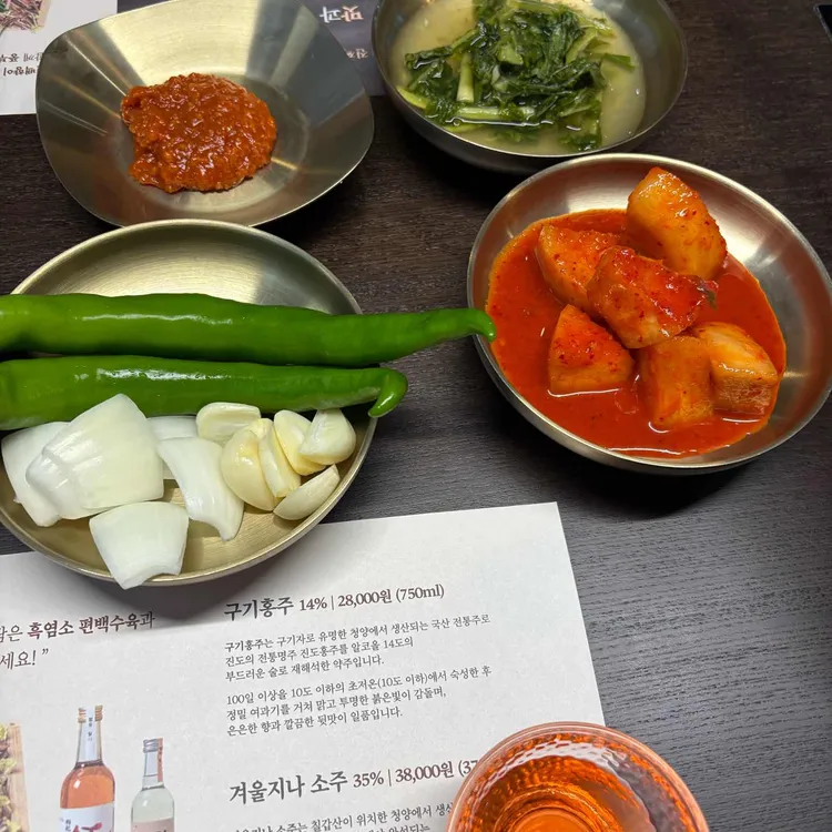 본흑염소능이삼계탕 사진 2