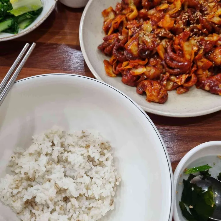 보리쭈꾸미볶음해물갈비떡찜 대표 사진