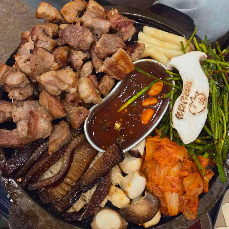 돼봉삼겹살 사진 1