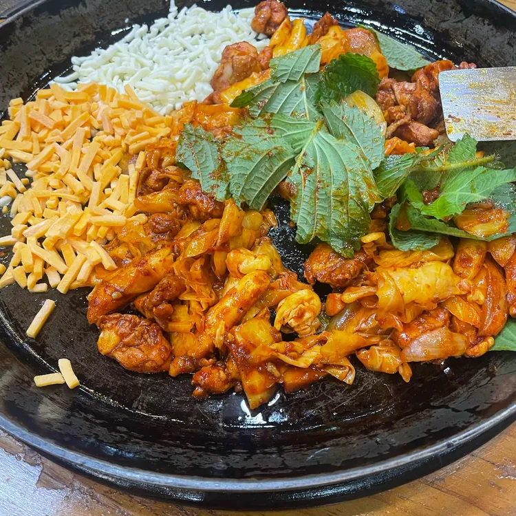 신미경 정통 춘천닭갈비 대표 사진