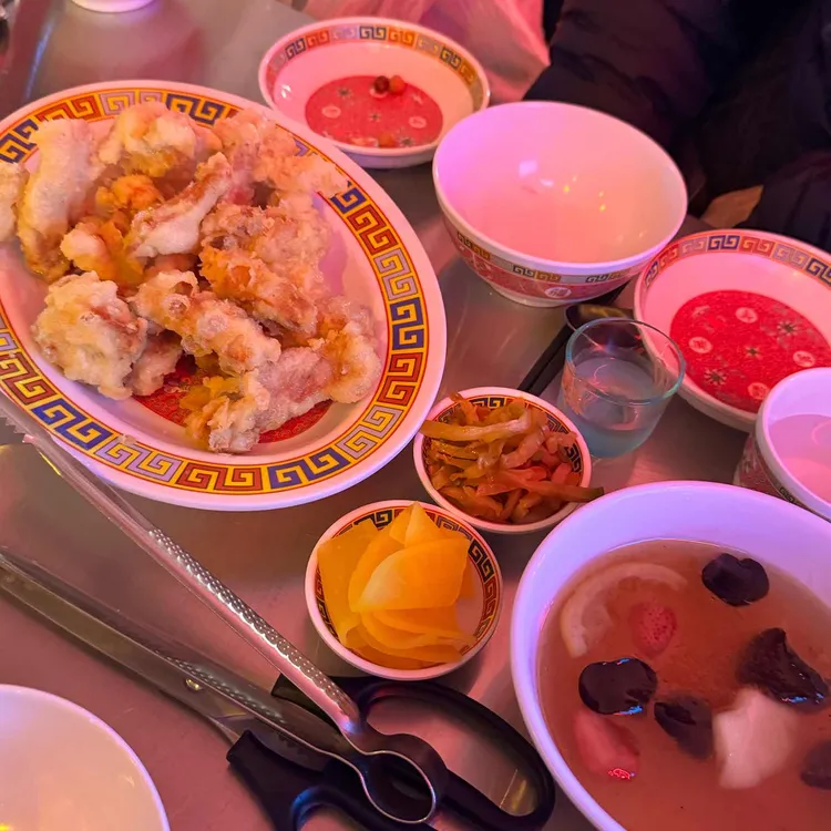 홍홍 대표 사진