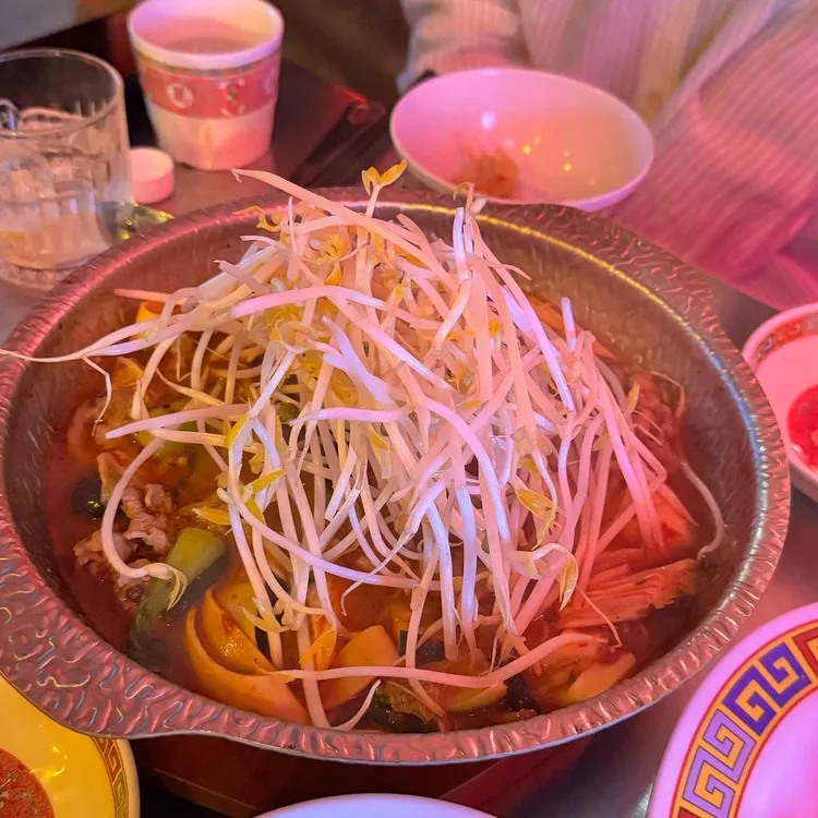 홍홍 대표 사진