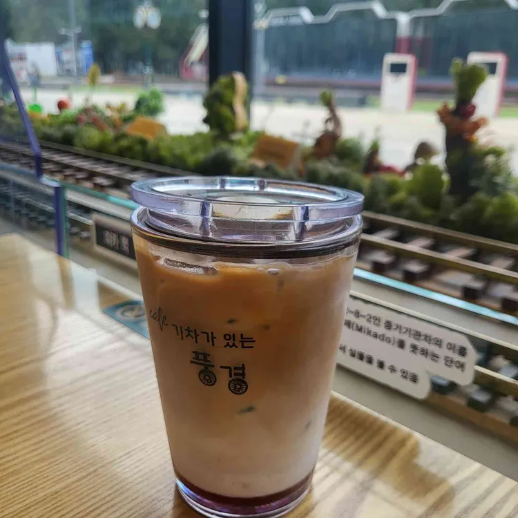 기차가 있는 풍경 사진 2