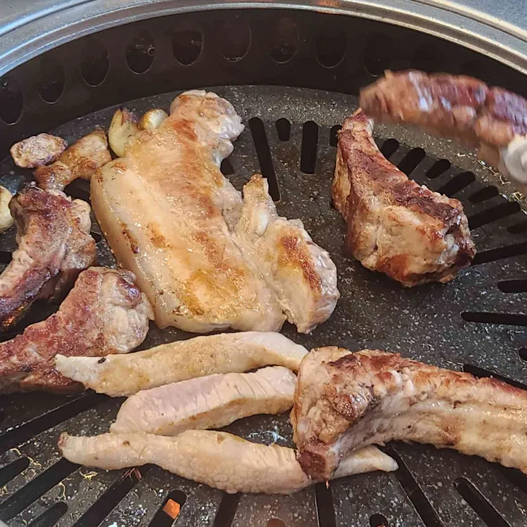 지리산 왕재봉 흑돼지 사진 1