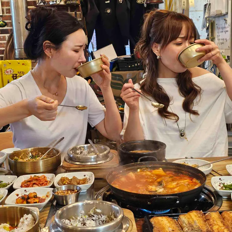 개미와베짱이 대표 사진