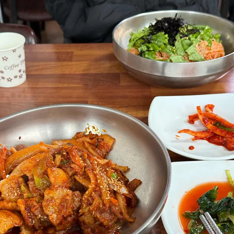 동촌손칼국수 대표 사진
