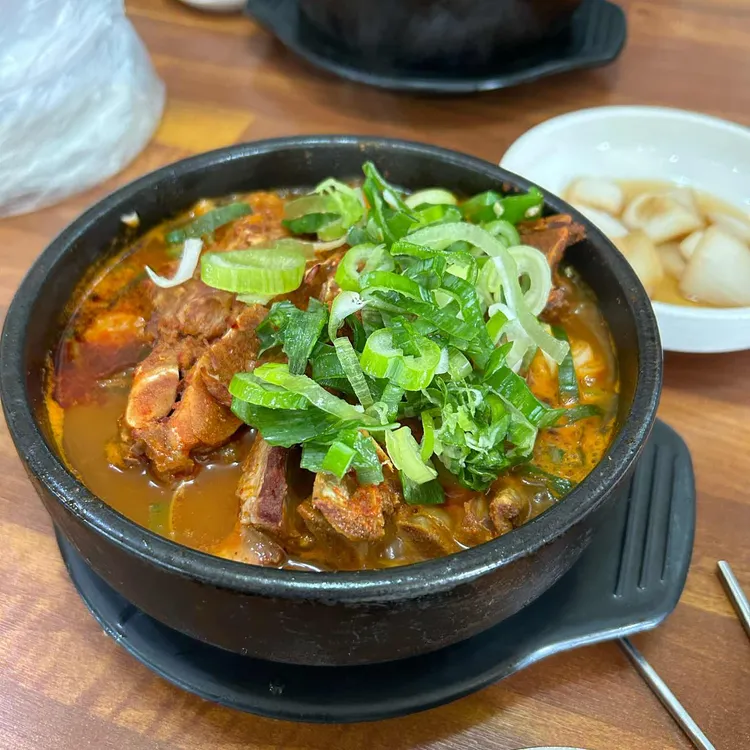 삼식이감자탕뼈해장국 대표 사진