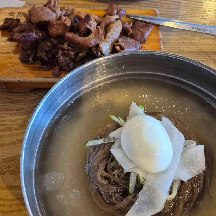 육쌈냉면 대표 사진