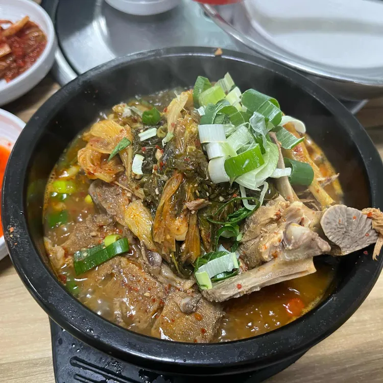 푸짐한감자탕 사진 1