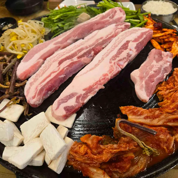 더덕솥뚜껑삼겹살 대표 사진