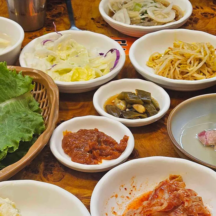 덕산꺼먹돼지 대표 사진