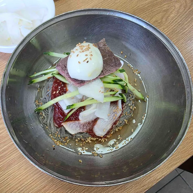 청송본관 함흥냉면 전문점 사진 1