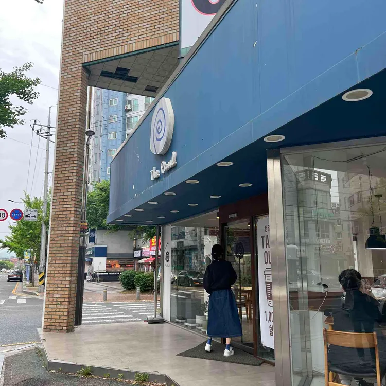 더폴센트럴 대표 사진