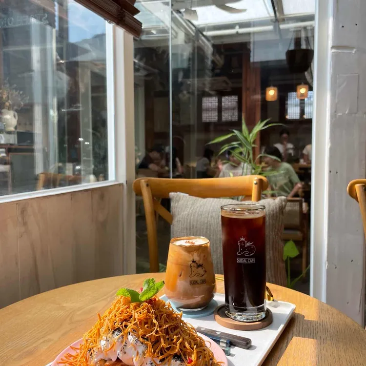 카페 수달 대표 사진