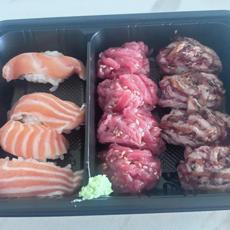 육회바른연어 대표 사진