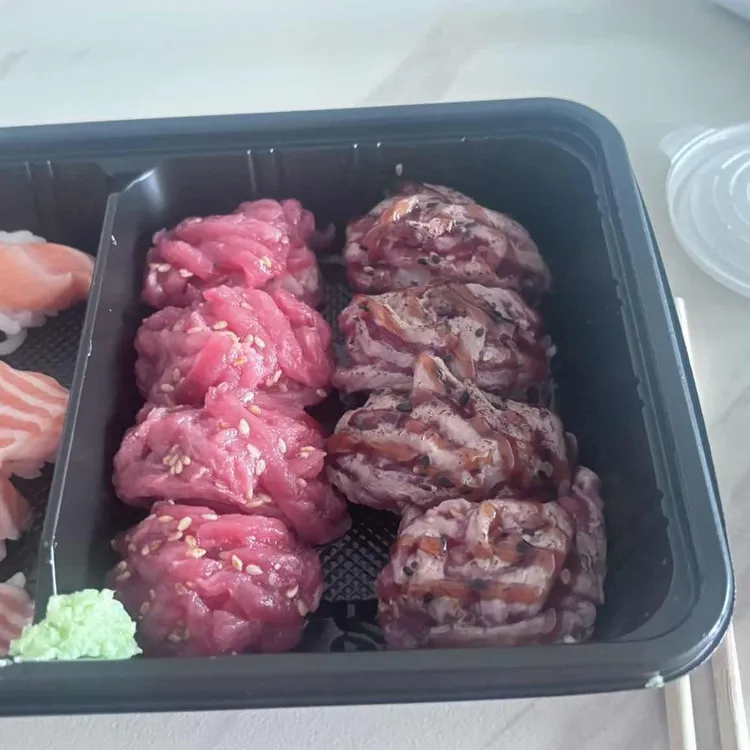 육회바른연어 대표 사진