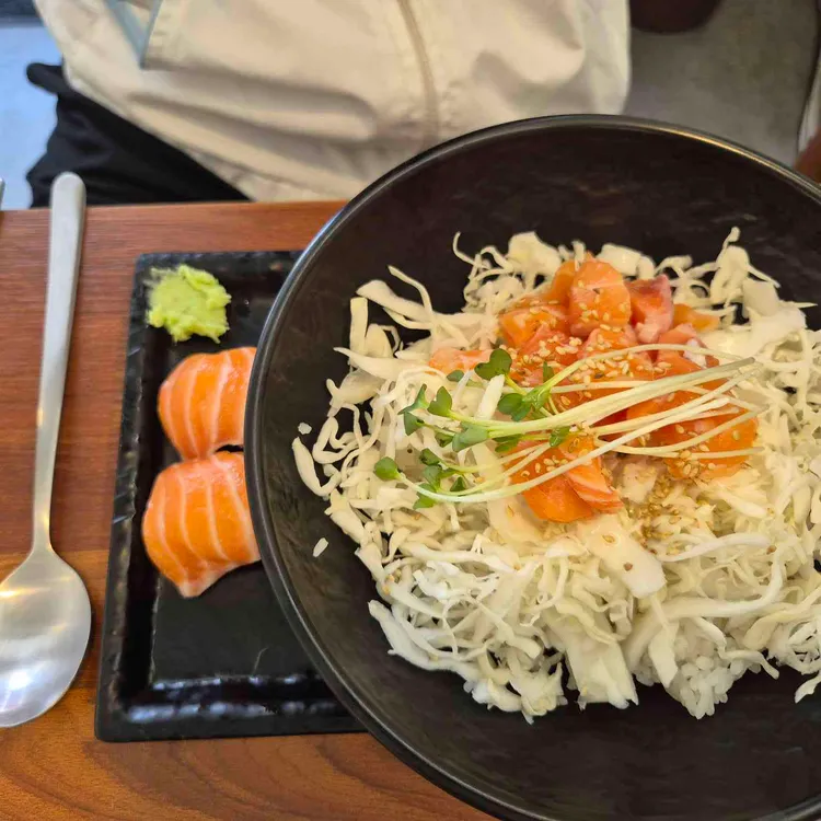 육회바른연어 대표 사진