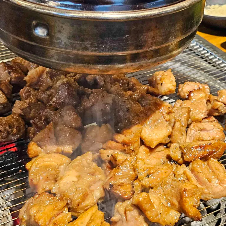 한돈참숯꼬기 대표 사진
