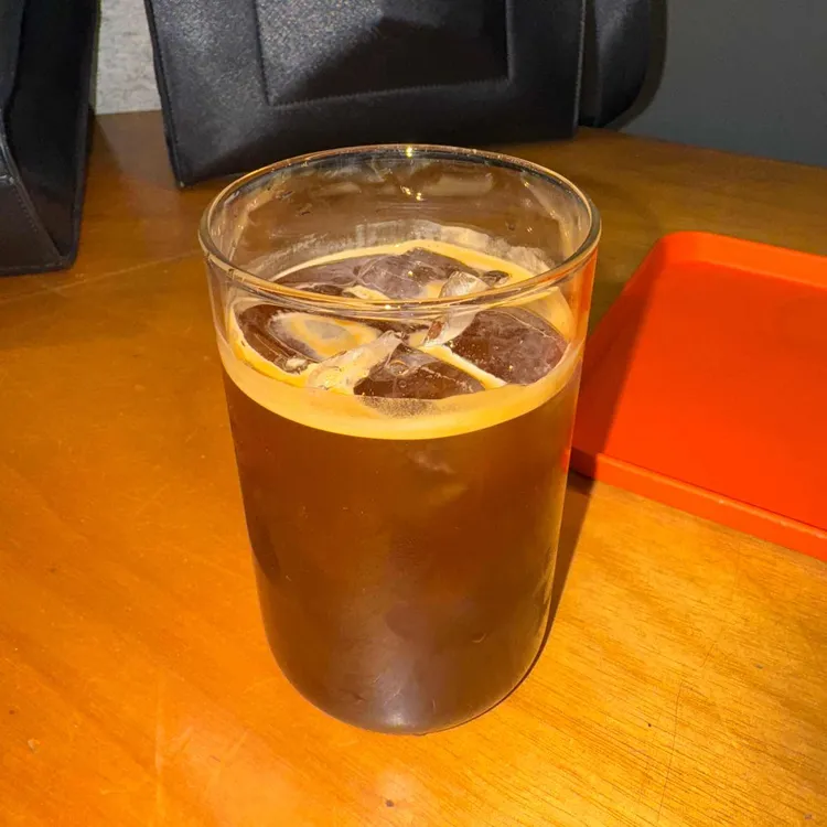 이월로스터스 사진