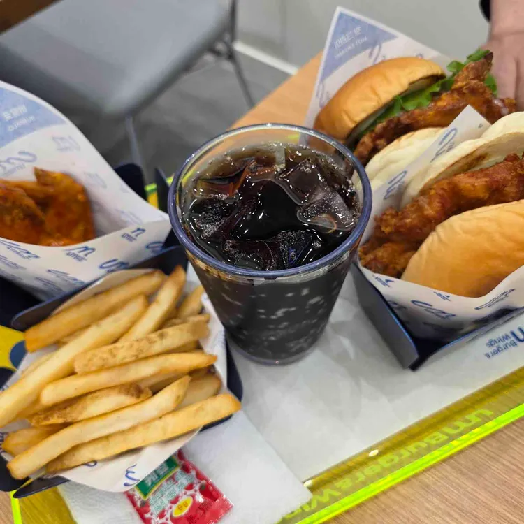 움버거앤윙스 대표 사진